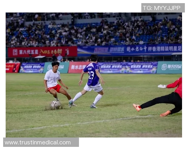 足球明星风格时尚人物造型展示尽显运动魅力与个性魅力